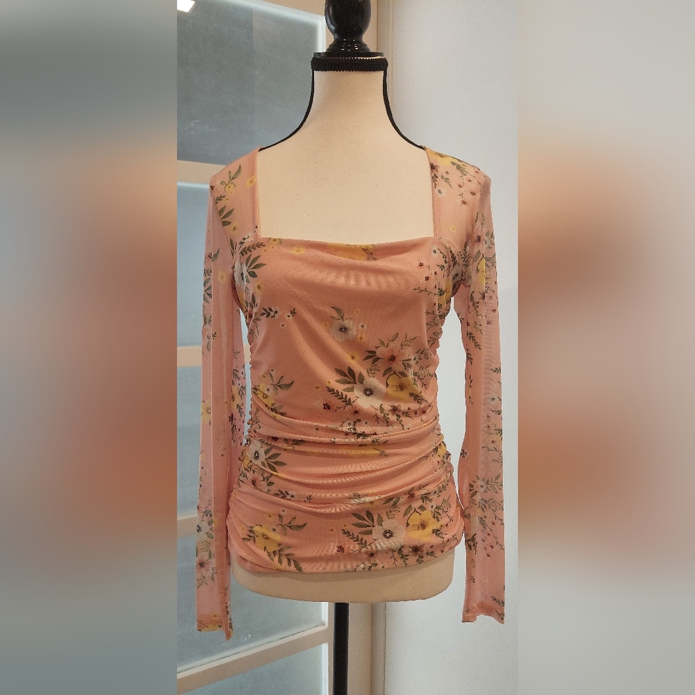 Chic Floral Long-Sleeve Blouse in Soft Pink